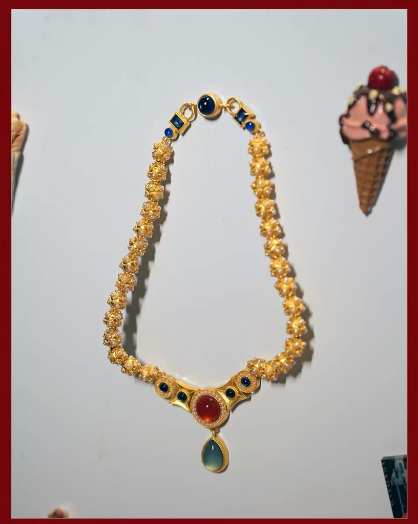 Ancient Chinese Royal Necklace Magnet – Inspired by the Li Jingxun Treasur