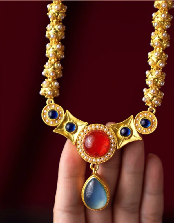 Ancient Chinese Royal Necklace Magnet – Inspired by the Li Jingxun Treasur